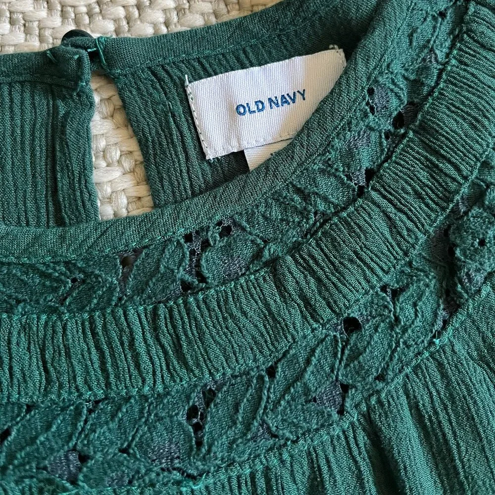 Old Navy lace-yoke crepe top XS 4-5